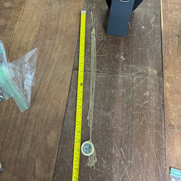 Boutique Silver Tone Pearlescent Medallion Tassel‎ charm long necklace - Picture 3 of 5